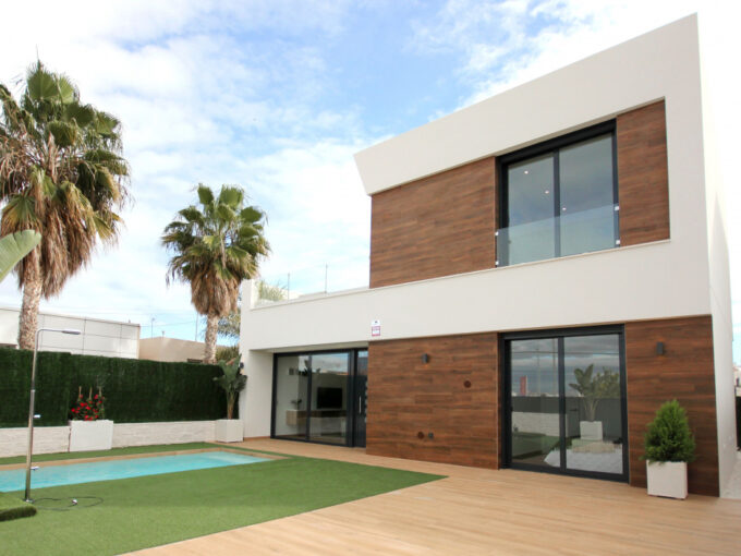 Vrijstaande villa in El Campello op 600 meter van zee