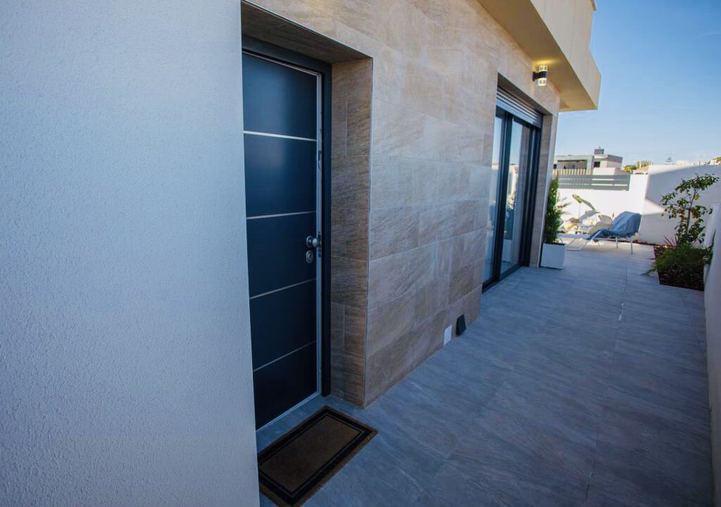 D0A766A4-A6A3-4EE0-B2E2-8CBC097FF240