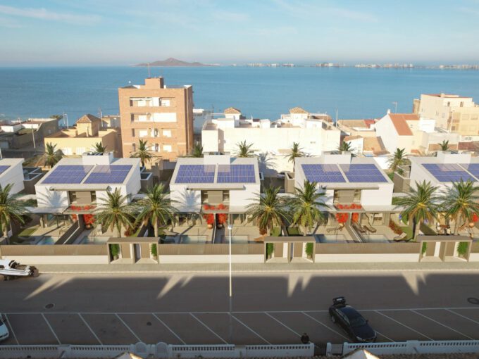 Geschakelde woningen op 100 meter van het strand in Los Nietos, Murcia.