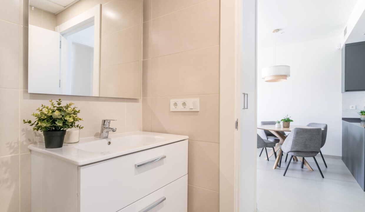 B9.2_Eden-Beach-apartments-La-Mata-Bathroom-May-24-scaled