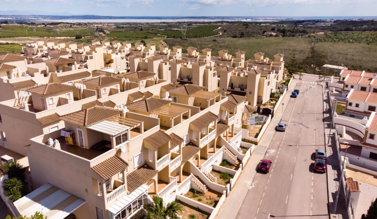 DRON-IMAGE-CALLE-LA-CLEVILLA-scaled