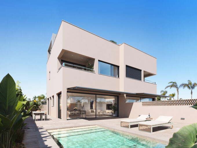 Luxe op maat gebouwde villa op 150 meter van zee