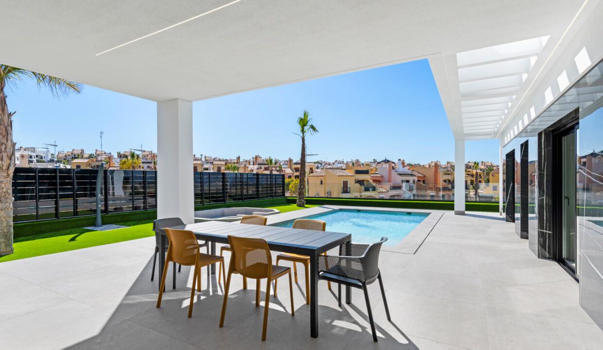 Oasis-Villas-Show-House-Model-Sun32