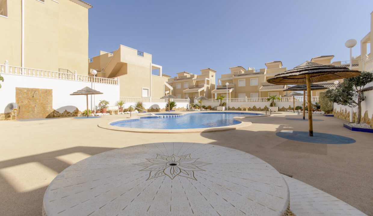 PISCINA-DETALLE-MESA-scaled